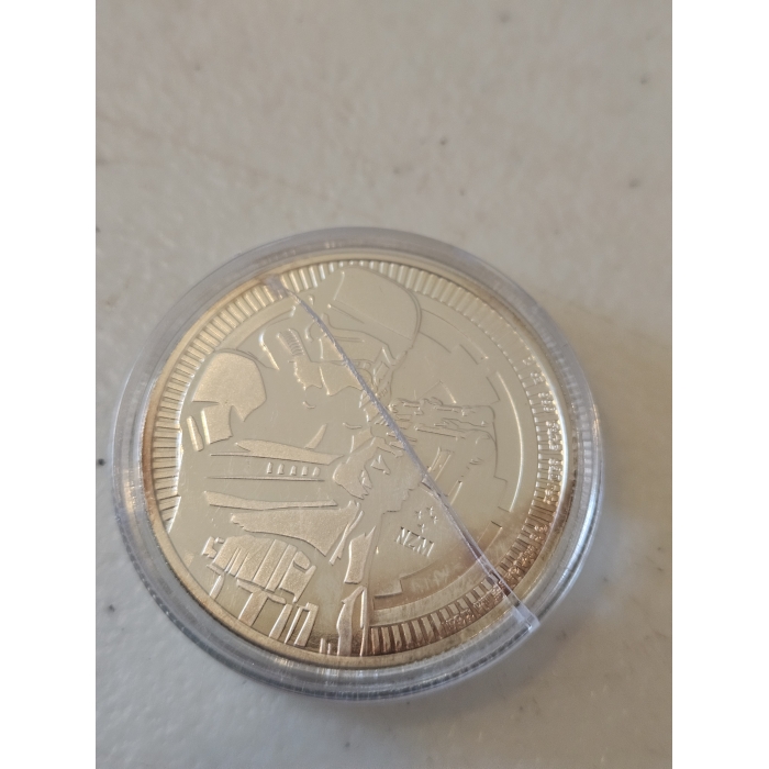 Commemorative coin with detailed engraving