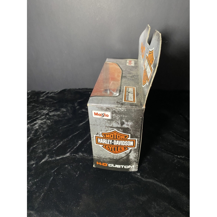 Maisto Harley-Davidson 2009 FXDFSE CVO Fat Bob Diecast Motorcycle 1:18 Scale Series 36 - Image 9