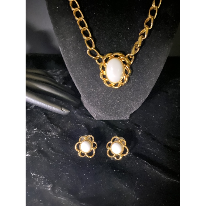 Monet Gold Tone Necklace, Bracelet, and Earrings - Image 7