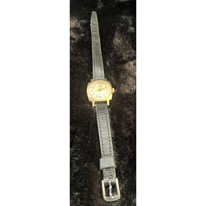 Vintage Timex Gold Tone Womens Watch - Image 2