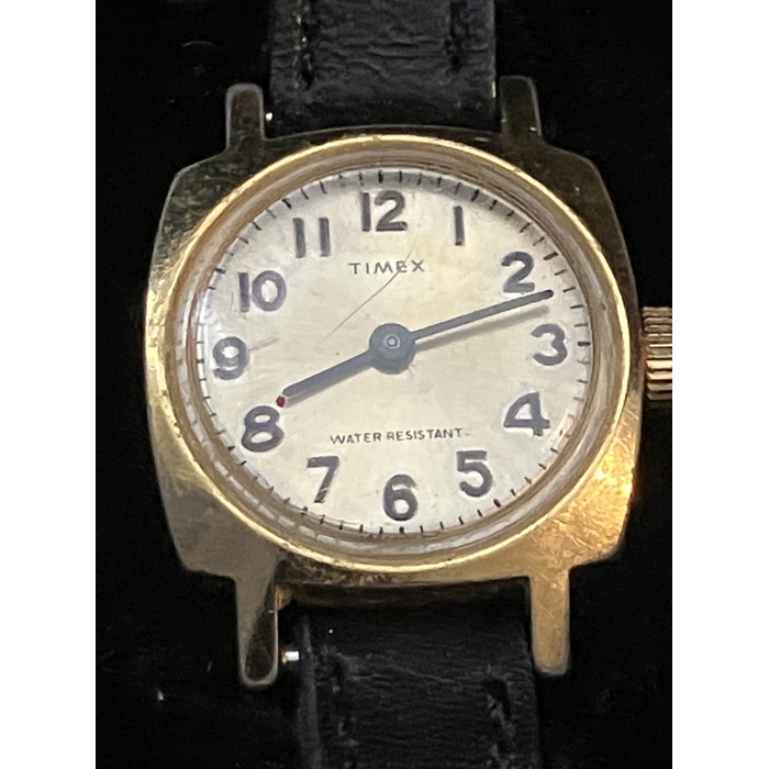 Vintage Timex Gold Tone Womens Watch - Image 10
