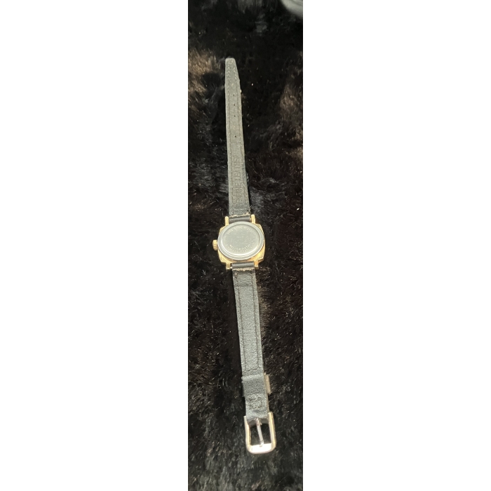 Vintage Timex Gold Tone Womens Watch - Image 9