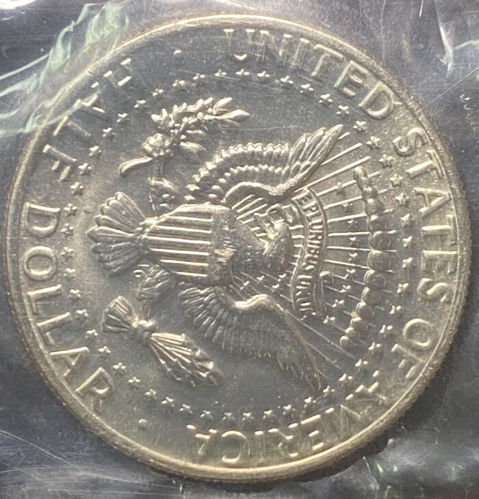 Reverse side of a US dollar coin featuring eagle.