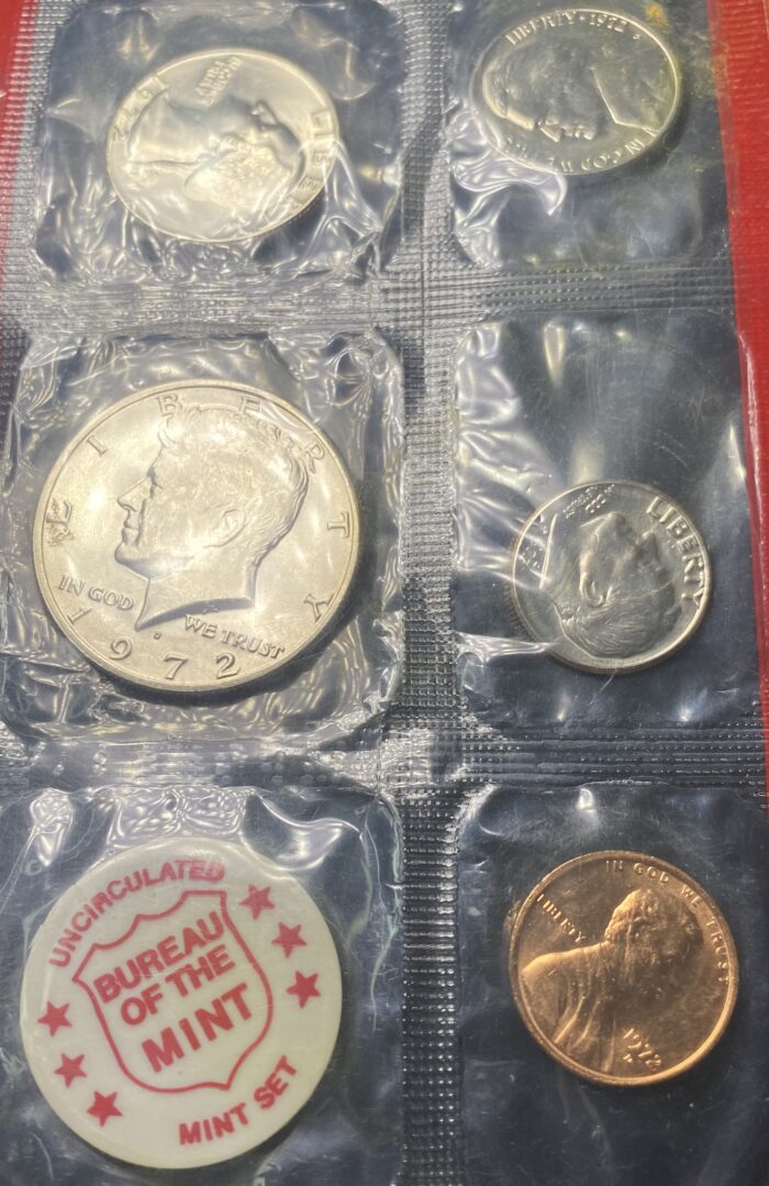 1972 US coin set in plastic packaging.