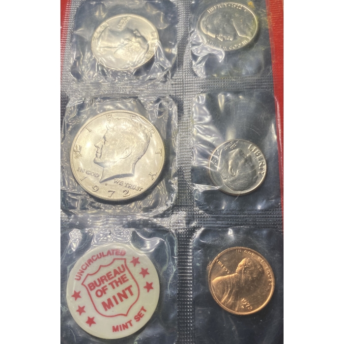1972 US coin set in plastic packaging.