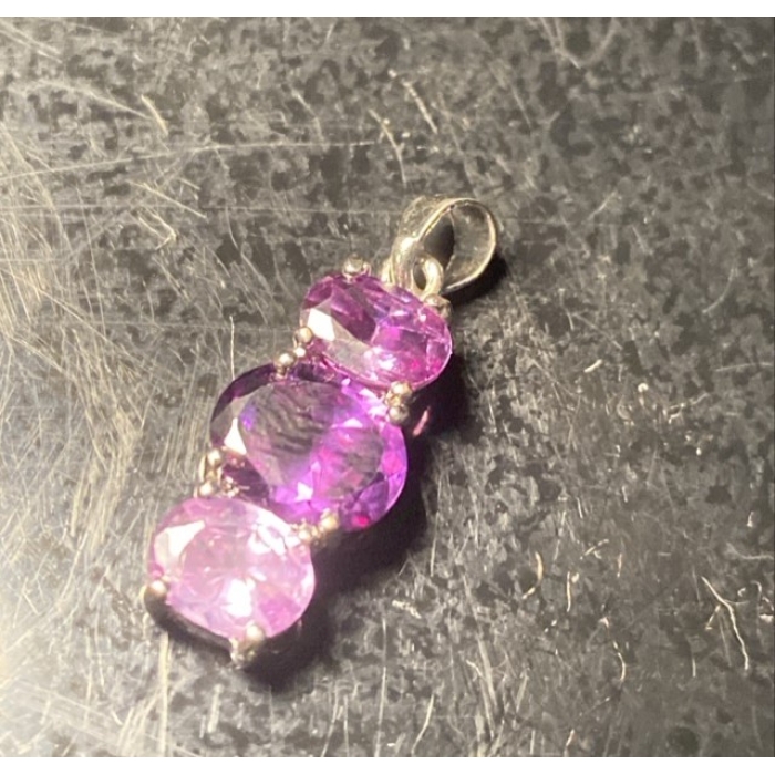 oval faceted purpleviolet amethyst pendant set in 18kgp, featuring a 3 natural and authentic gemstones2