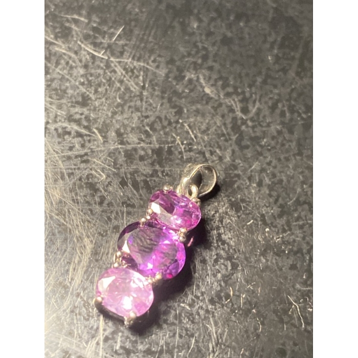 oval faceted purpleviolet amethyst pendant set in 18kgp, featuring a 3 natural and authentic gemstones4